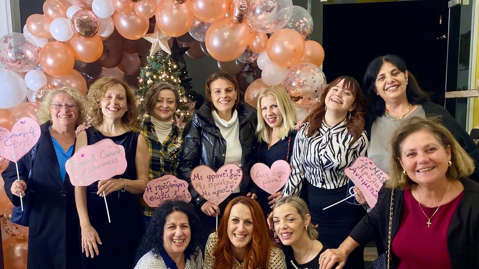 Γυναίκες της κοινότητας Pink Promise σε δράση ενημέρωσης